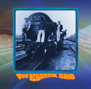 La Elastik Band si forma nel 1967 in California dalle ceneri di un gruppo garage dal nome This Side Up. La fama della band è dovuta ad un singolo uscito nel 1967 dal titolo Spazz, esempio perfetto di psichedelia, dementia e garage. Utilizzando molti strumenti da studio sofisticati per l’epoca, Spazz è oggi un singolo molto quotato. La storia vuole che il produttore del gruppo, subito dopo la pubblicazione del brano e il successo ottenuto grazie ad una radio di San Francisco, sia volato in Inghilterra per provare a lanciare il brano proponendolo alla EMI; tornato in patria, avverte il gruppo che non se ne fa niente dato che l’impressione suscitata nel vecchio continente era di trovarsi davanti ad un gruppo di ritardati mentali…… scoraggiati, i nostri riescono comunque a registrare molti singoli tramite diverse label tra cui la ATCO e la KAPP fino al 1970. Malgrado il grande esordio, il suono della Elastik Band appare prevalentemente ispirato a gruppi come gli Strawberry Alarm Clock, con arrangiamenti molto curati anche grazie ad un flauto ed un vibrafono che appaiono in diverse tracce. Il cd, uscito per la Digital Cellars, contiene anche una traccia in cui un deejay  di una radio australiana si scusa pubblicamente col proprio pubblico dai microfoni della radio per aver trasmesso Spazz.  